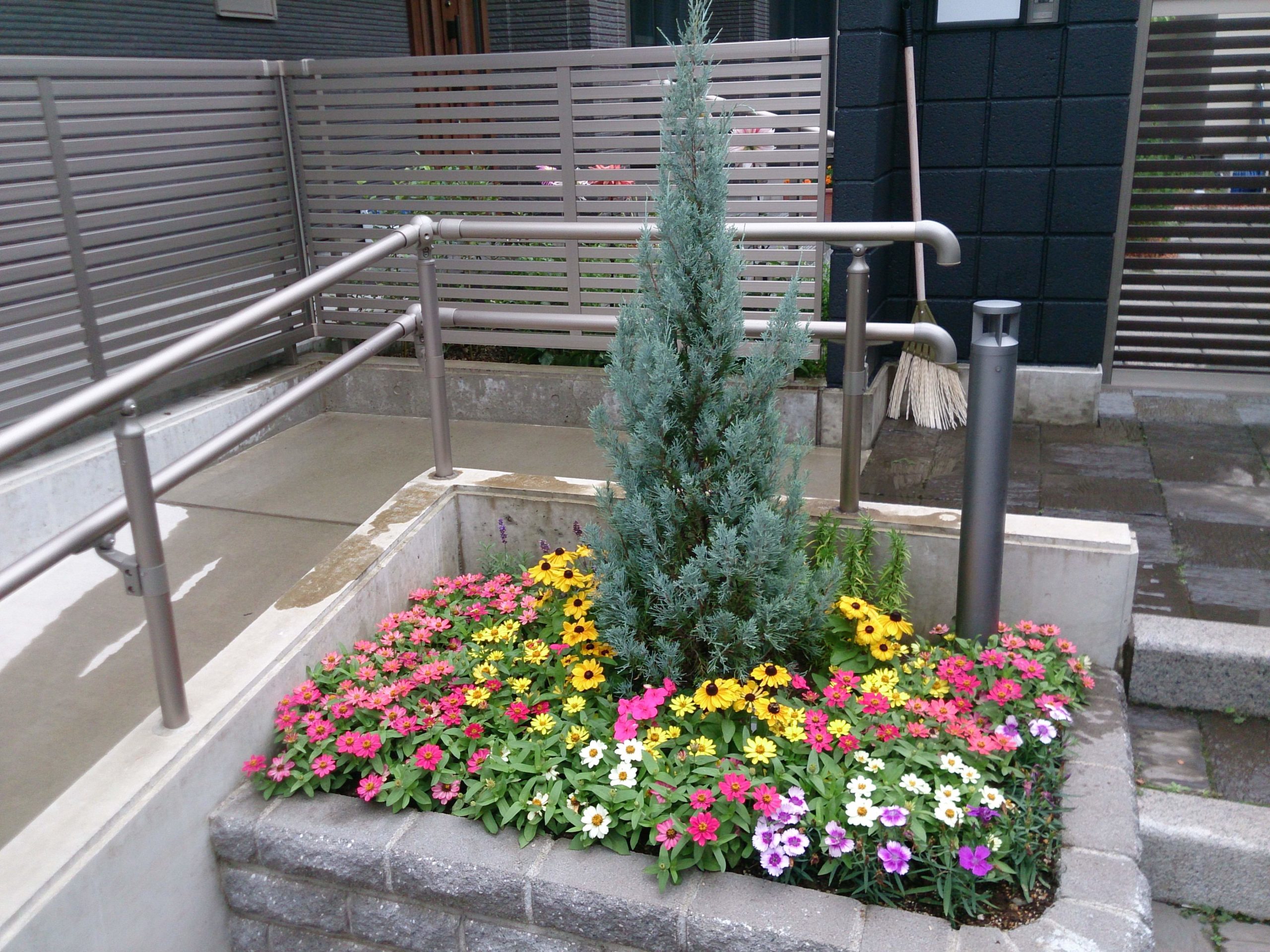 花プランターレンタル 花壇管理 マルマグリーンサービス 長野市で造園 庭木剪定 観葉植物レンタル 緑の専門家